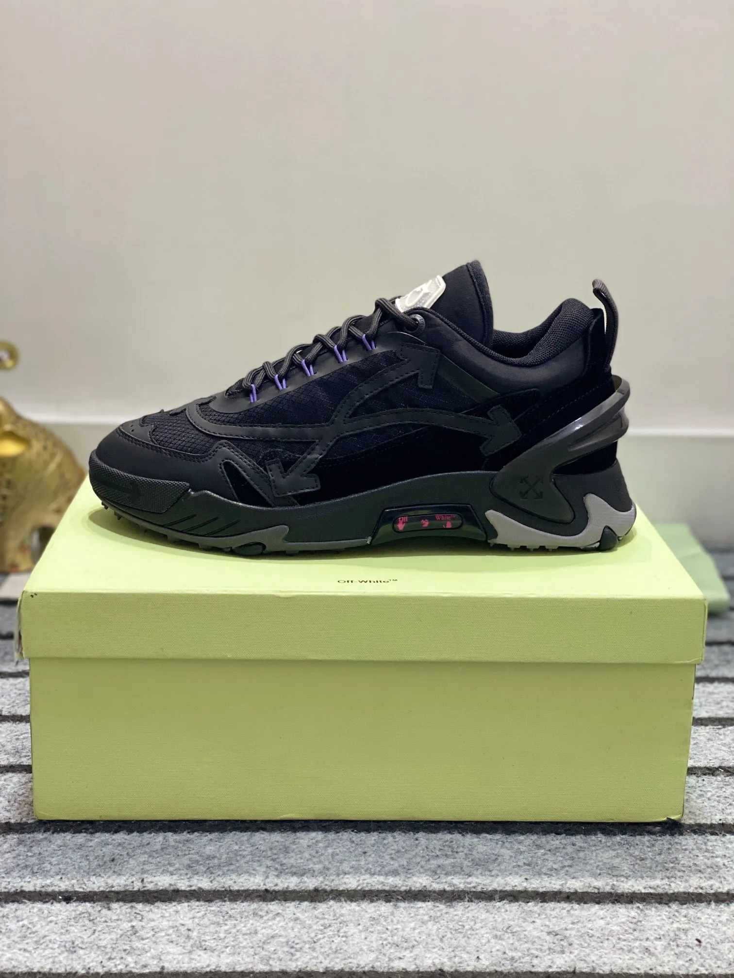 Men's shoes 💰640🌼【New】High-end boutique-OFF-WHITE x Air Jordan】1 The joint shoe design has been highly concerned by everyone. The new shoes are shown in the popular Chicago bull white and yellow LOGO color scheme. The shoe body is made of cowhide stitching and other materials. In addition to the X hidden on the inside of the leather, the oversized Swoosh, OFF-WHITE for Nike, and Air Jordan 1Birth information and the word AIR are displayed on both sides of the shoe, and OFF-WHITE's iconic details can be seen on the TPU sole and insole. You can choose a pair if you like the style. Size: 38-45 (45 customized